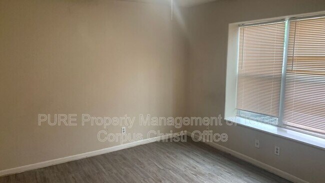 Building Photo - 901 Furman Ave