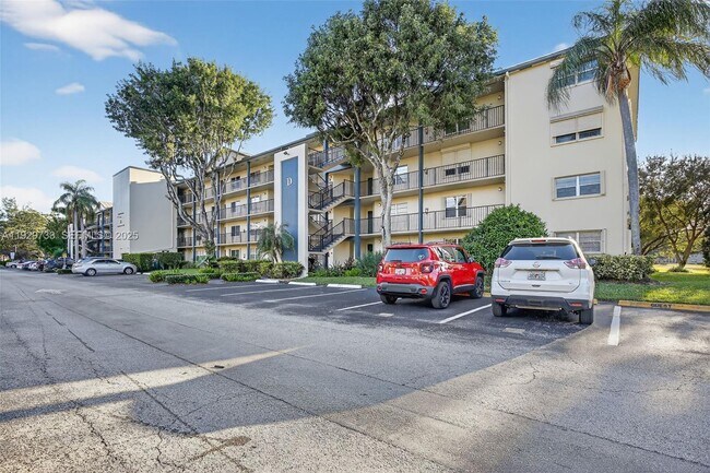 Building Photo - 900 SW 128th Ave