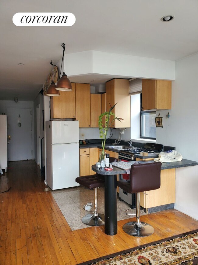 Building Photo - 538 W 50th St