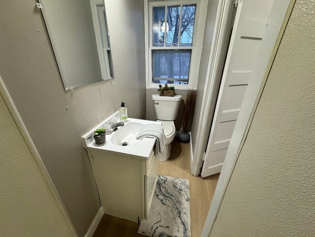 Building Photo - 1 bed, 1 bath home for rent in Waterloo