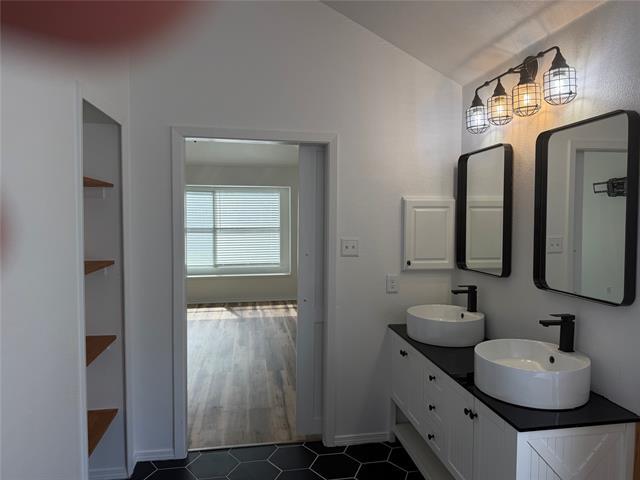 Building Photo - 7123 Lake Hill Trail