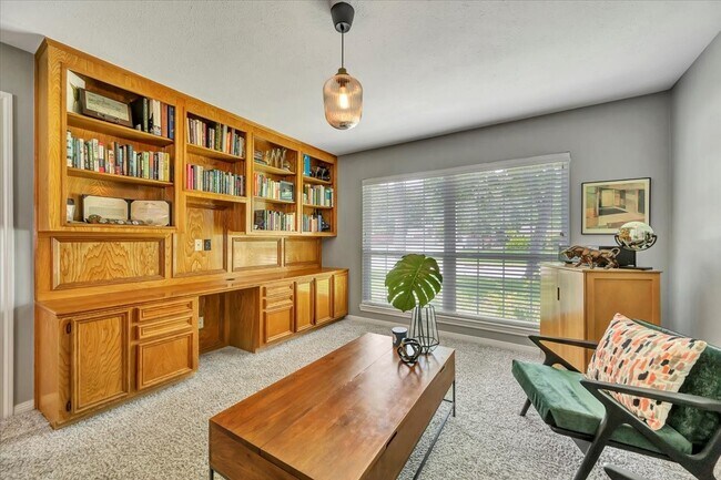 Building Photo - 15402 Willow Shores Dr