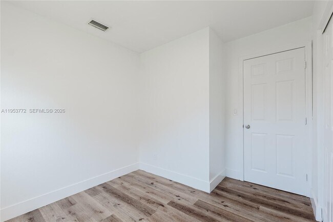 Building Photo - 4338 NW 24th Ave