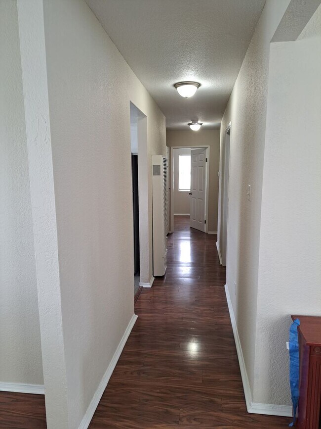 Building Photo - 1835 Carmona Ave