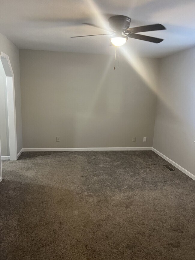 Building Photo - **MOVE-IN SPECIAL** $500 Off of 1st Month's Rent  Charming 3-Bed, 2-Bath Home in Prime Spotsylvan...