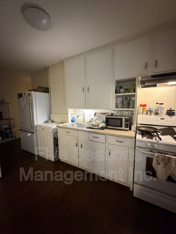 Building Photo - 24-26-26 Conger Ave