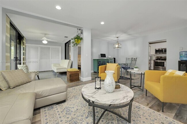 Building Photo - 2676 Carambola Cir N