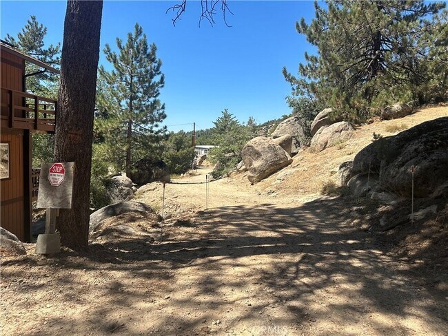 Building Photo - 2490 Fern Dr