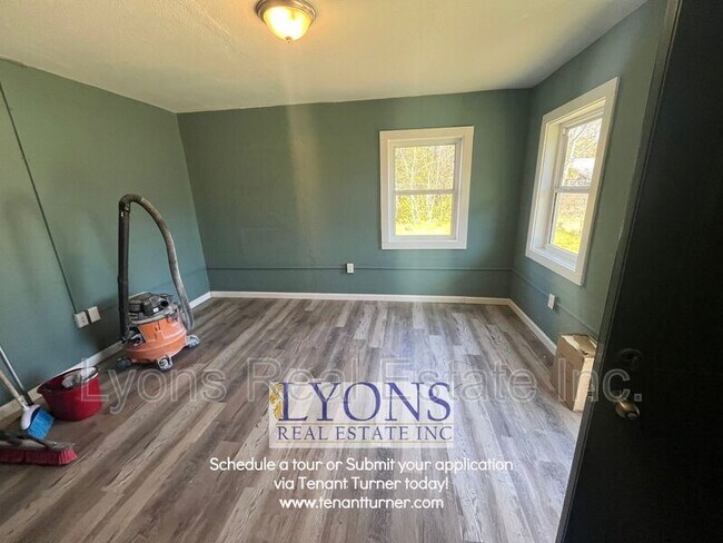 Building Photo - 917 Pineknot Rd