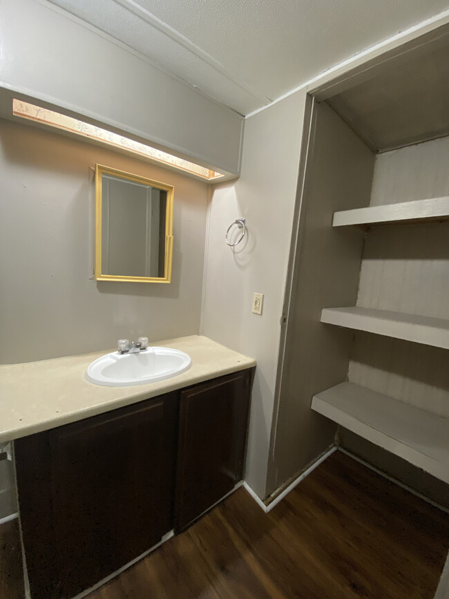 Building Photo - South Dixie Highway Trailer Park