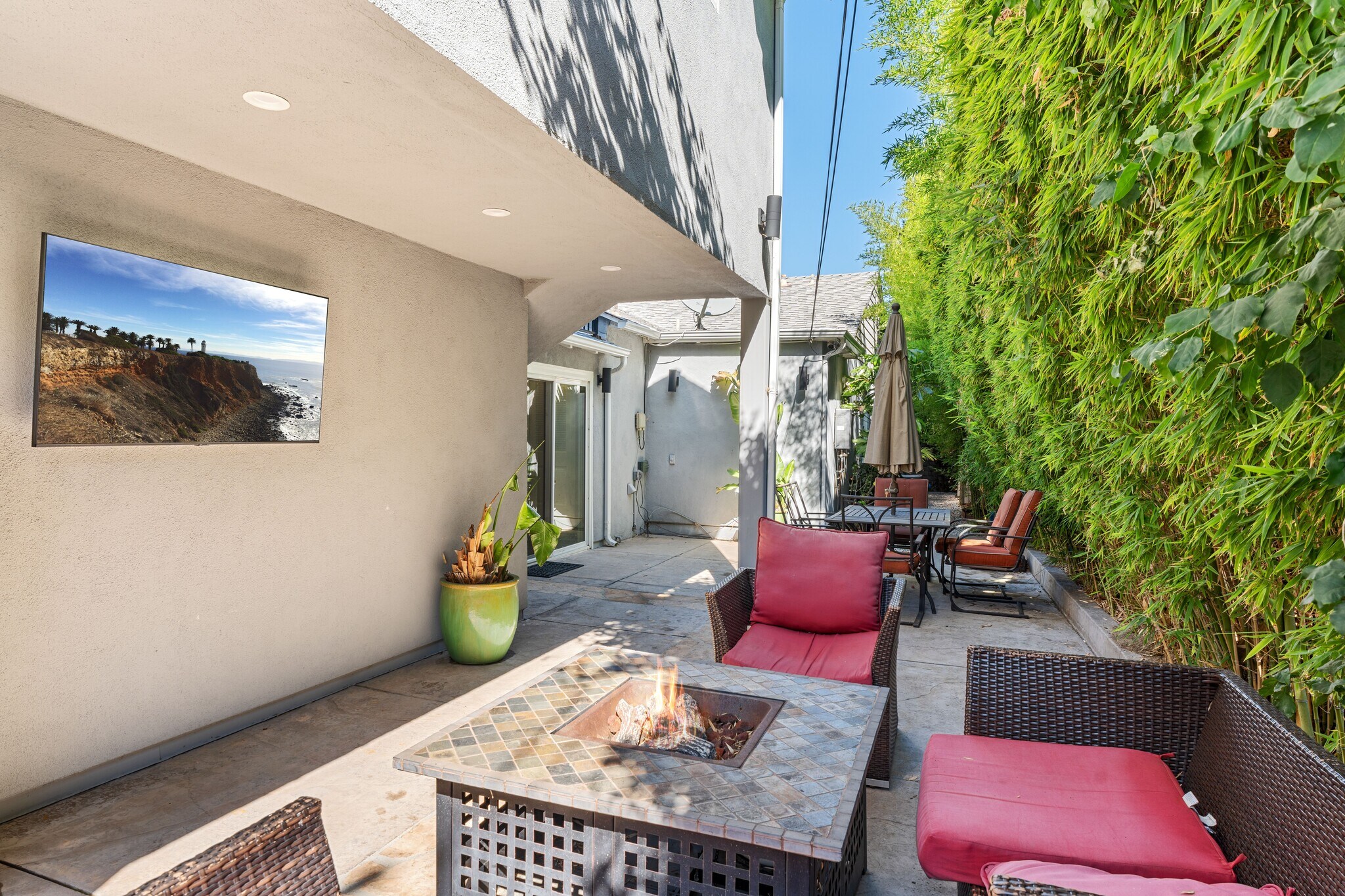 Side Yard - 4242 Van Nuys Blvd