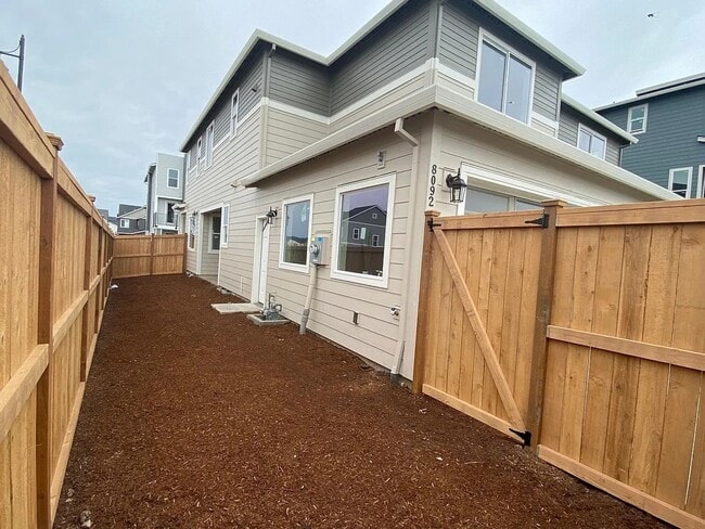 Building Photo - 8092 Southeast Bridge Ln