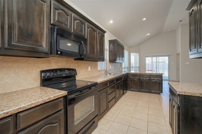 Building Photo - 1437 Castlegar Ln