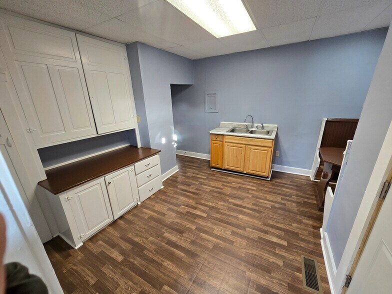 Building Photo - 526 Richmond Ave