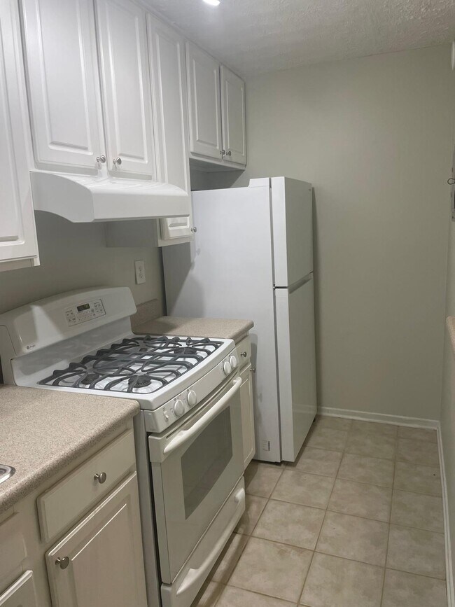 Building Photo - 6822 Glenridge Dr