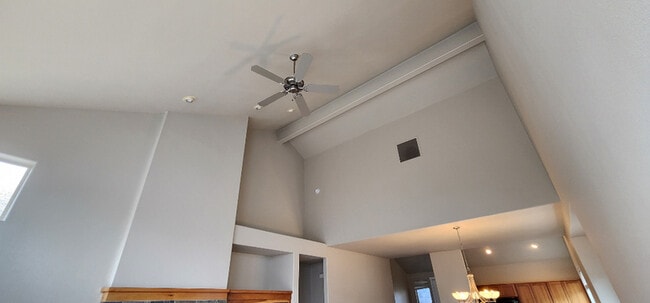 Building Photo - 1445 Highland Vw