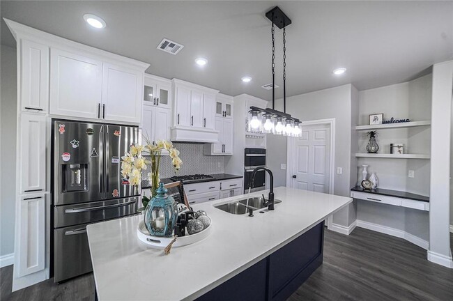 Building Photo - 4715 White Tail Ct