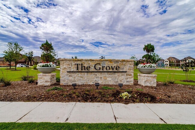 Building Photo - Location!! 2018 house, refrigerator provided! Dont miss this sweet home!