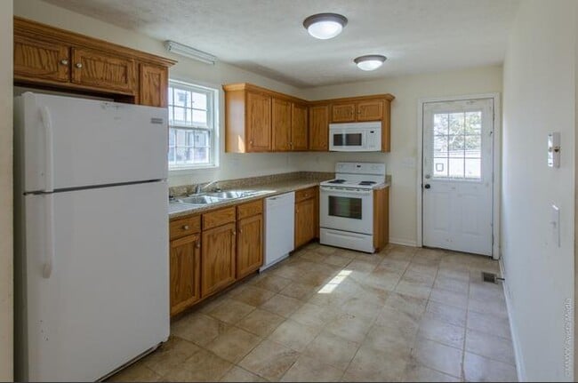 Building Photo - 112 Bellvue Dr