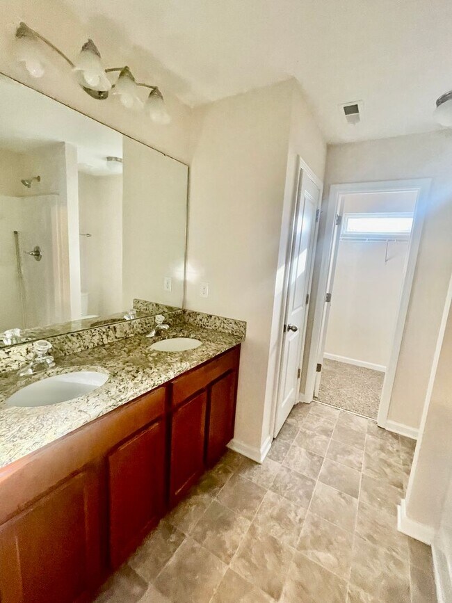 Building Photo - VillageCreek237