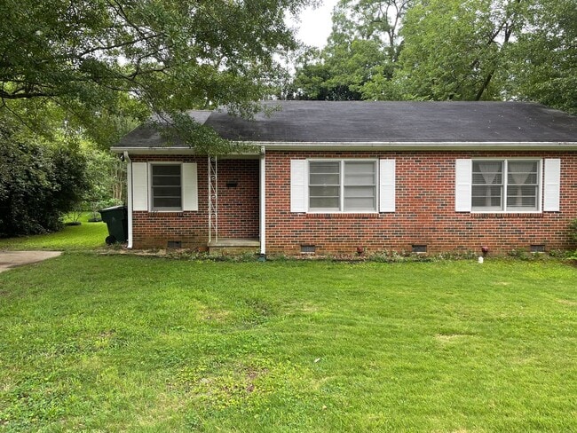 Primary Photo - 127 W Drake Ave