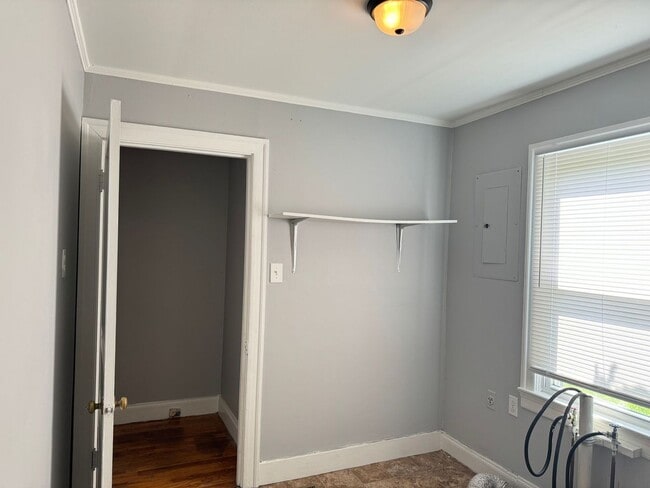 Building Photo - Great Location! Large Home with 3 bedrooms...