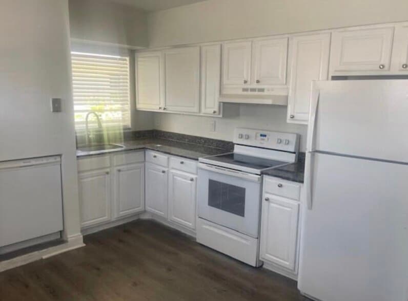 Building Photo - 1451 NW 20th Ct