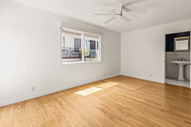 Building Photo - Spacious 3 Bed / 3 Bath Ocean Beach Townhome with Private Patio & Garage - Available NOW