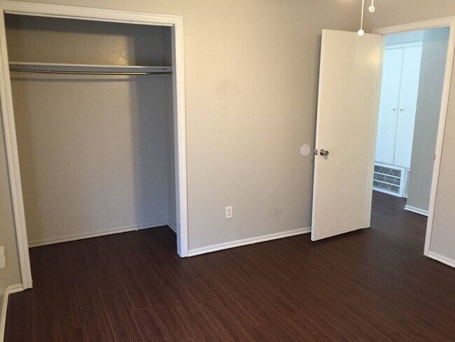 Building Photo - Remodeled 4 bedroom, 2 bath - Moore Schools