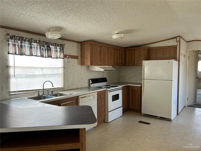 Building Photo - 5 Palmera Dr