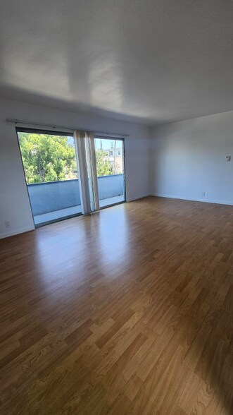 Building Photo - 545 Hayworth Ave