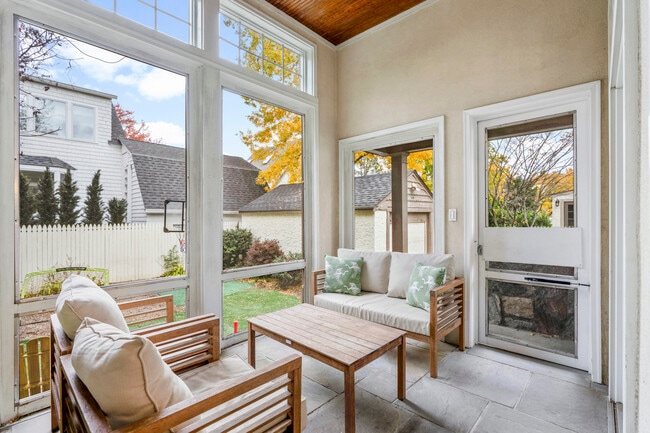 Building Photo - 39 Hillcrest Ave