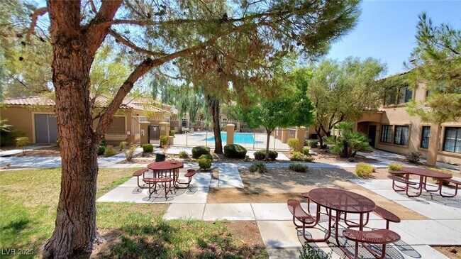 Building Photo - 2141 Hussium Hills St