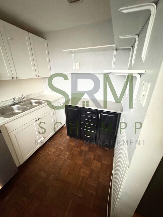 Building Photo - Updated 2BR/2BA on Bardstown Road with all utilities included now available!