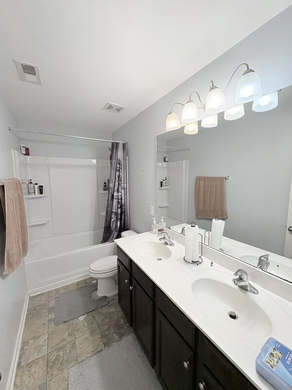 Building Photo - 1174 Primrose Dr