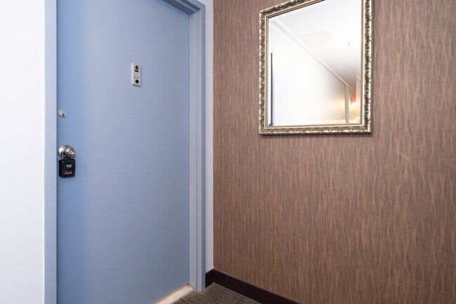 Building Photo - 1 Bed 1 Bath Condo in Barcroft Hills