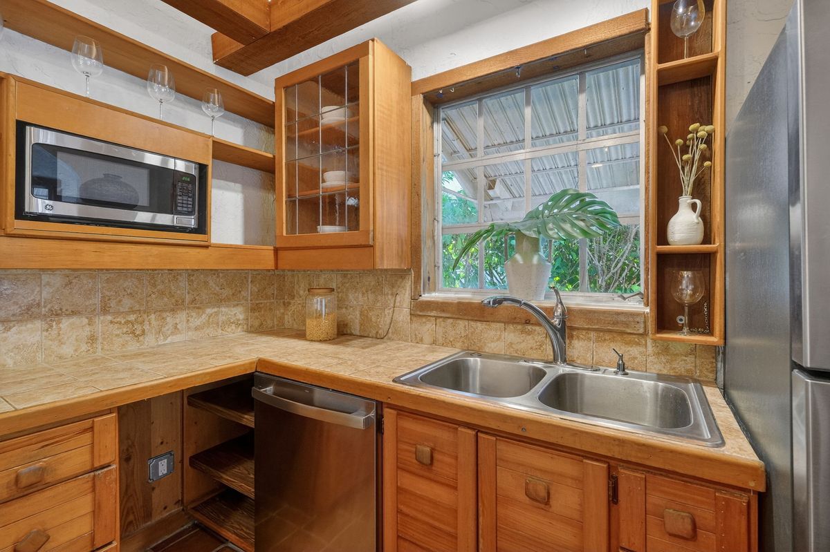 Building Photo - 1305 Alhambra Cir