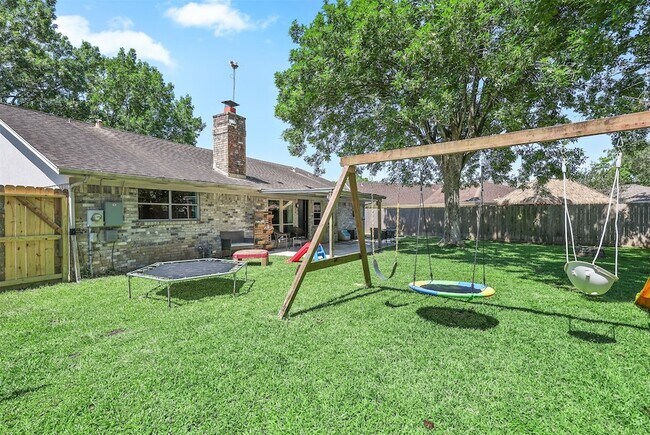 Building Photo - 1819 Meadow Creek Dr
