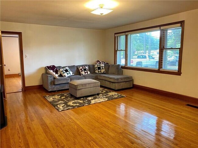 Building Photo - 10102 White Oak Rd, Ford, VA 23850, USA