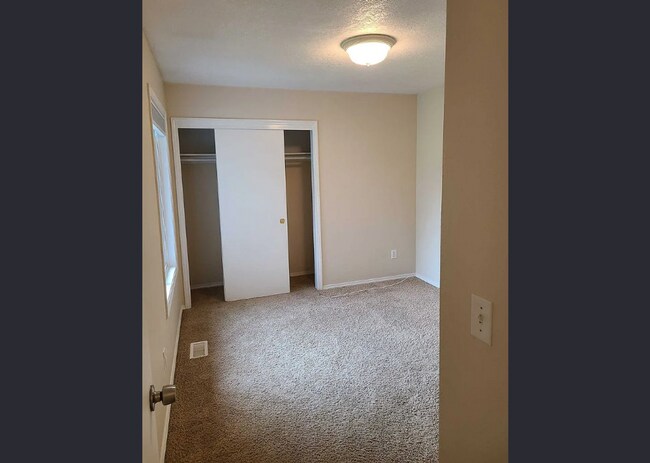 Building Photo - New Carpet! Fresh Paint - Well-maintained home in established neighborhood