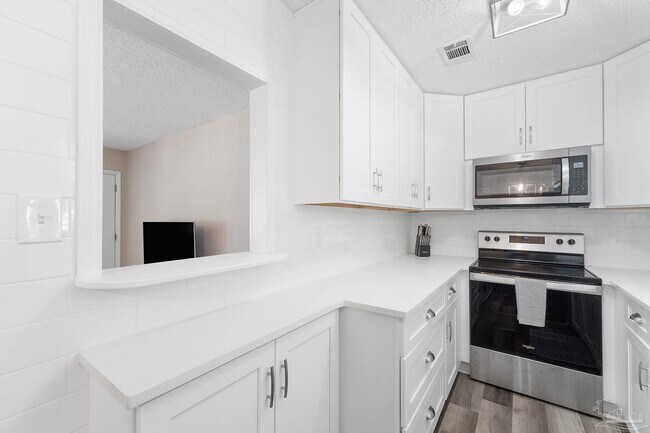 Building Photo - 8 Goodman Ln