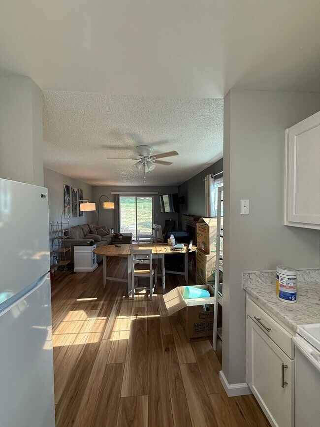 Building Photo - Spacious 2bd/2ba Condo- Lakewood CO, Available 7/10/26!
