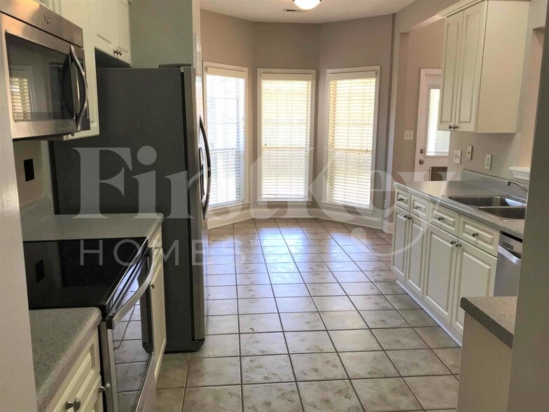 Building Photo - 452 Old Cahaba Way