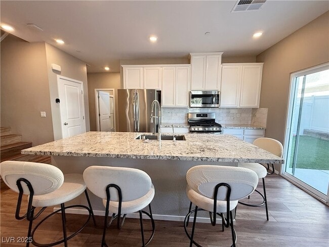 Building Photo - 525 Mossy Cup St