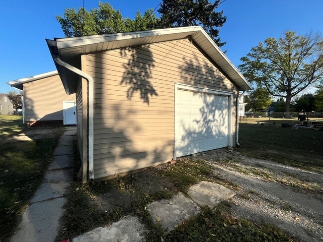 Building Photo - 3214 Reed St