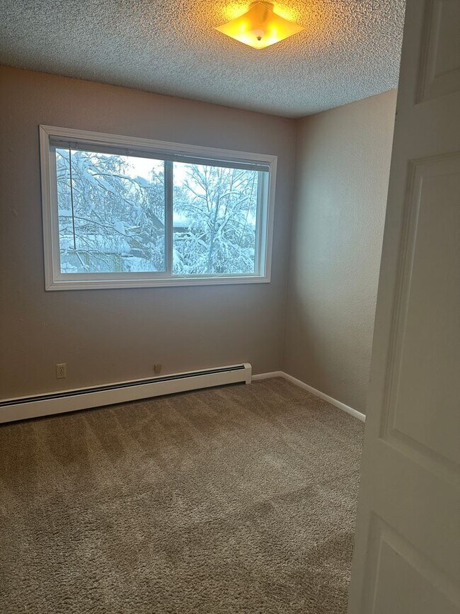 Building Photo - 4943-4945 Vance Dr - SL70/30