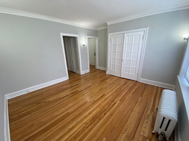 Building Photo - 1525 W Estes Ave