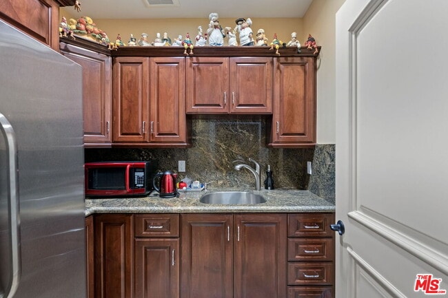 Building Photo - 2023 Parnell Ave