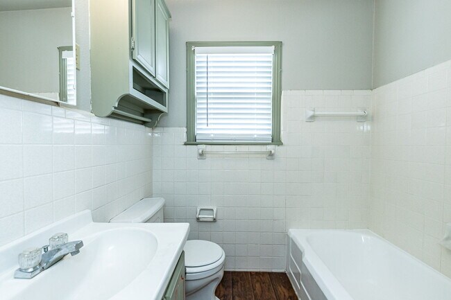 Building Photo - Cute 2/2 With Tons of Space, Minutes from Texas Tech!