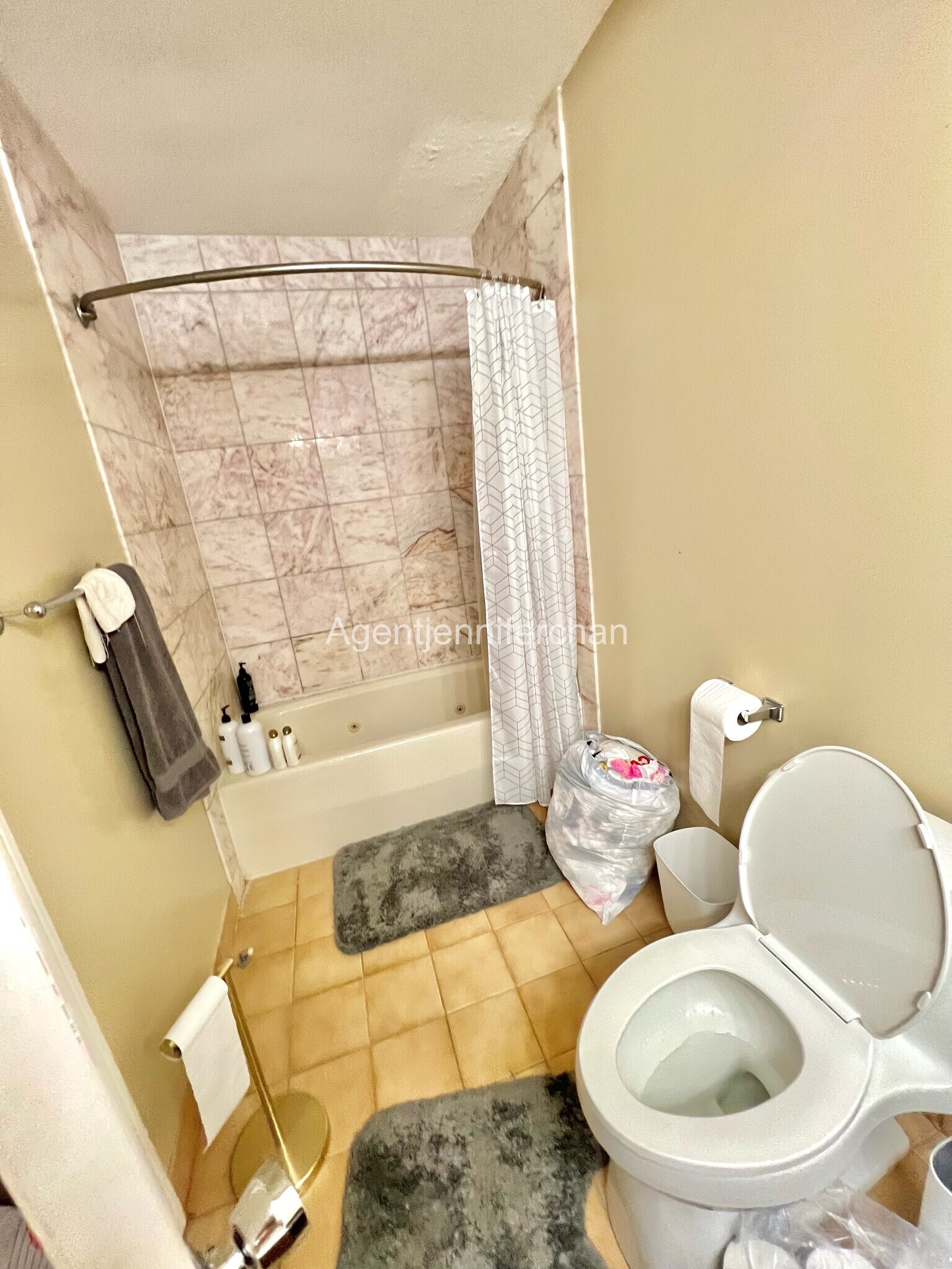 Building Photo - 147 Kelton St